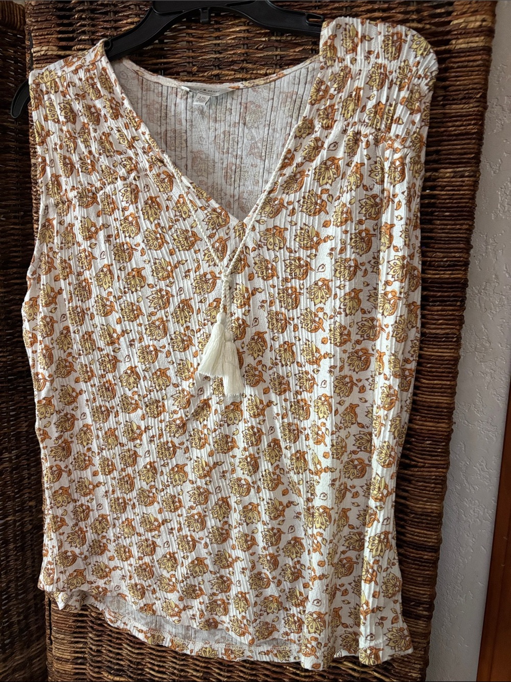 Women's White Floral Tassel V-Neck Sleeveless Top
